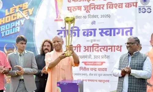 सीएम योगी आदित्यनाथ ने जूनियर हॉकी विश्व कप-2025 की ट्रॉफी का किया स्वागत