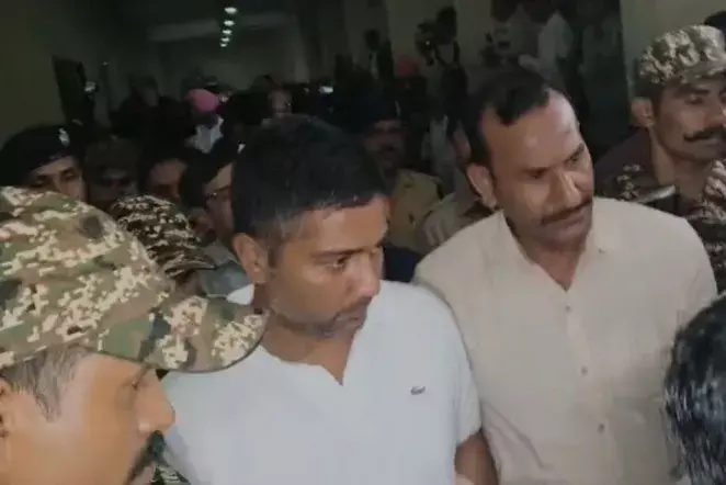 पूर्व मुख्यमंत्री बघेल के बेटे चैतन्य की 61 करोड़ की संपत्ति अटैच पूर्व मुख्यमंत्री बघेल के बेटे चैतन्य की 61 करोड़ की संपत्ति अटैच