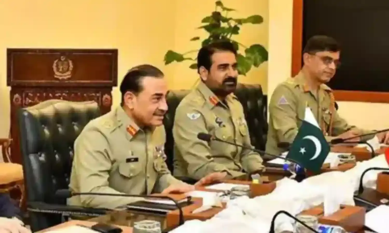 पाकिस्तान में आर्मी चीफ के खिलाफ सुप्रीम कोर्ट जज, PTI के विरोध प्रदर्शन की तैयारी