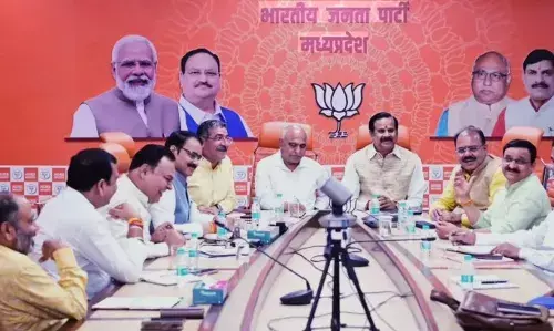 पार्टी लाइन पर चलें, कार्यकर्ताओं की भी करें चिंता?