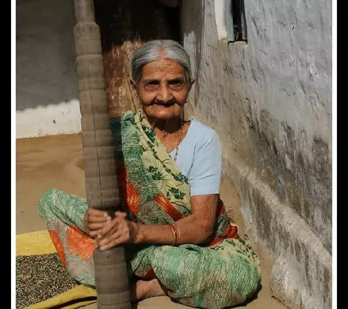 गुम होतीं बड़ी बाई