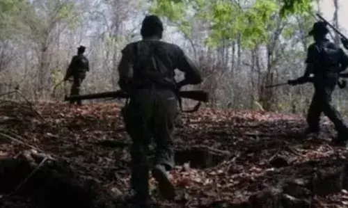 2 महिला समेत 3 नक्सली ढेर, 15 लाख के थे इनामी