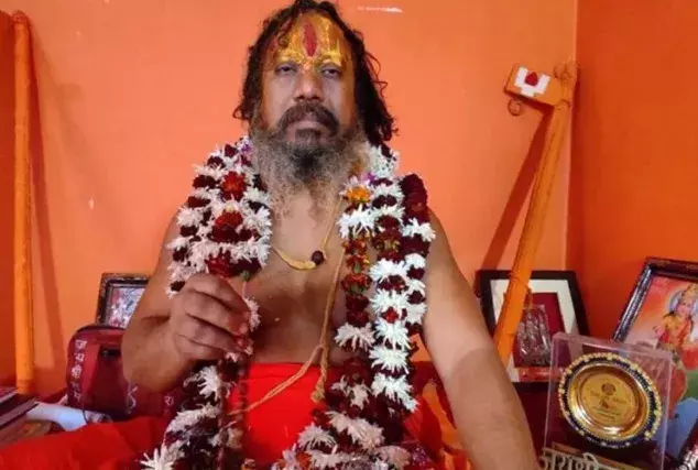 मुस्लिमों और ईसाइयों की नेशनलिटी खत्म कर भारत घोषित हो हिंदू राष्ट्र: परमहंस आचार्य