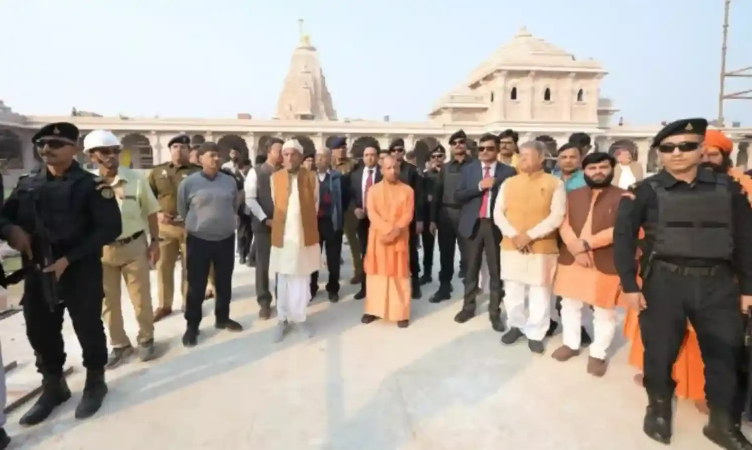 ध्वजारोहण कार्यक्रम की तैयारियों का निरीक्षण करने अयोध्या पहुंचे योगी आदित्यनाथ