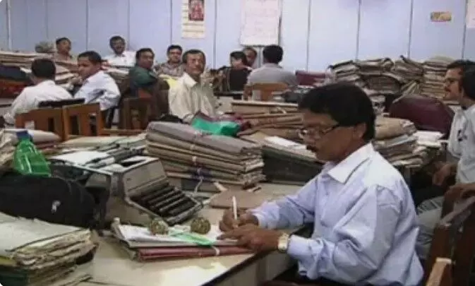 नए साल से कर्मचारी घर बैठे देख सकते हैं अपना सर्विस रिकार्ड