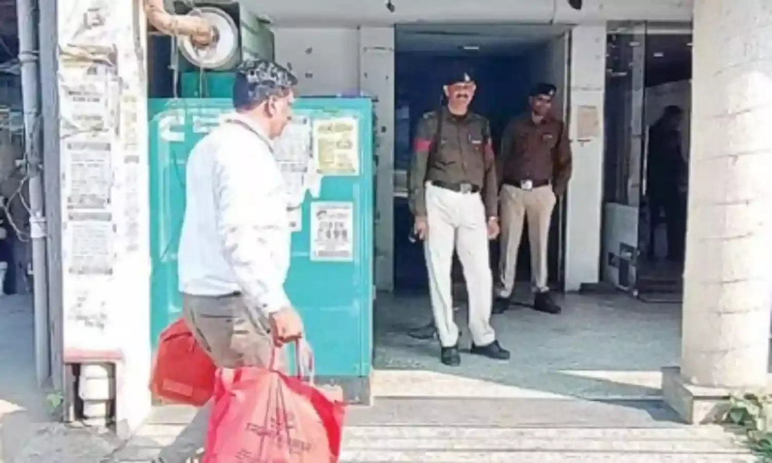 कारोबारी दिलीप गुप्ता के घर और कार्यालय पर EOW का छापा