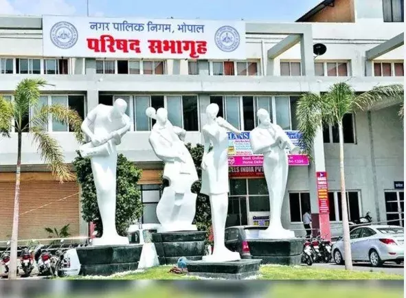 नगर निगम का फेस अटेंडेंस सिस्टम फेल, पंजीयन 16 हजार कर्मियों का, 2500 लगा रहे हाजिरी नगर निगम का फेस अटेंडेंस सिस्टम फेल, पंजीयन 16 हजार कर्मियों का, 2500 लगा रहे हाजिरी