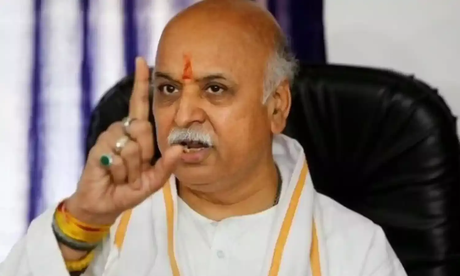 तोगड़िया ने हिंदुओं को दी तीन बच्चे पैदा करने की सलाह तोगड़िया ने हिंदुओं को दी तीन बच्चे पैदा करने की सलाह