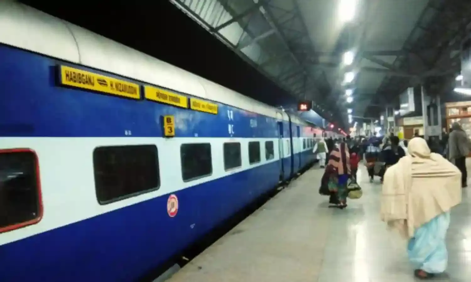 भोपाल मंडल से गुजरने वाली ट्रेनों का समय बदला, 8 गाड़ियां निरस्त, 3 के मार्ग में बदलाव भोपाल मंडल से गुजरने वाली ट्रेनों का समय बदला, 8 गाड़ियां निरस्त, 3 के मार्ग में बदलाव