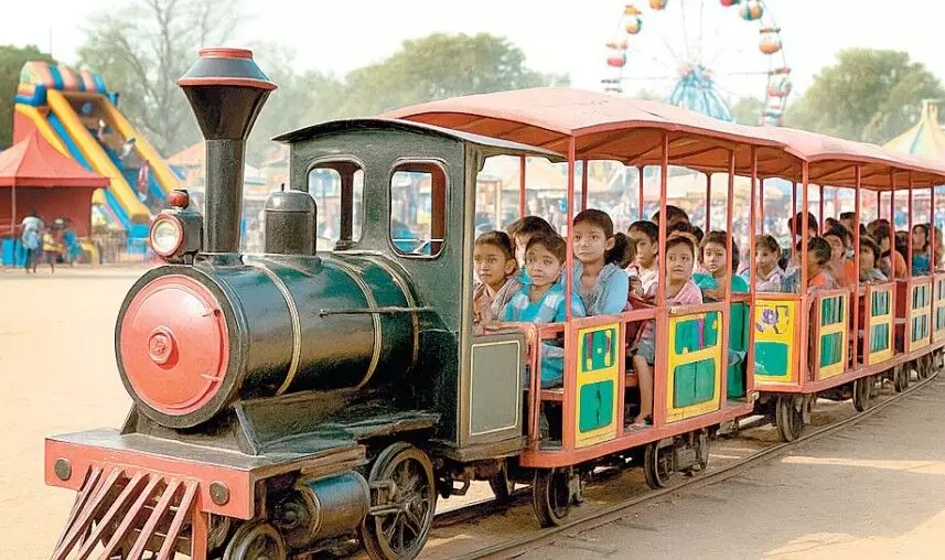 मेले में 1982 में शुरू हुई बाल रेल 10 साल से नहीं चली, अब मेले ने रेलवे से मांगी अपनी जमीन मेले में 1982 में शुरू हुई बाल रेल 10 साल से नहीं चली, अब मेले ने रेलवे से मांगी अपनी जमीन