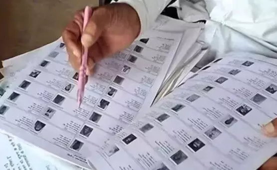 BLO की मौत के बाद बदल सकती है एसआईआर सर्वे की व्यवस्था BLO की मौत के बाद बदल सकती है एसआईआर सर्वे की व्यवस्था