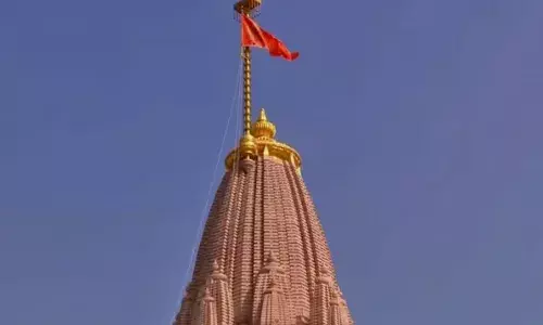 राम मंदिर की धर्मध्वजा और बाबरी की राजनीति