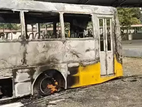 VIT यूनिवर्सिटी में दूसरे दिन भी आगजनी, पैरामिलिट्री फोर्स तैनात