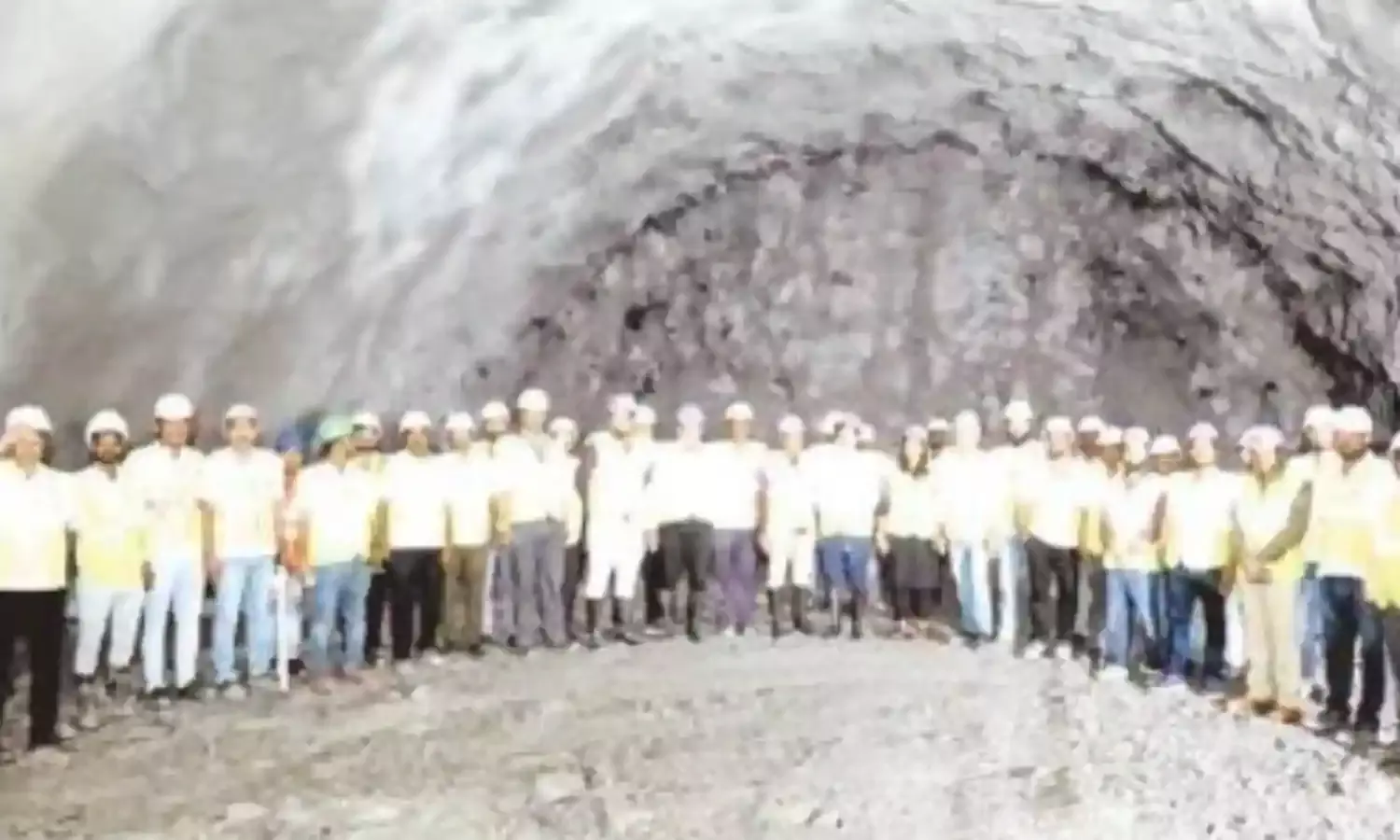 राज्य की पहली राष्ट्रीय राजमार्ग सुरंग का ब्रेकथ्रू पूरा