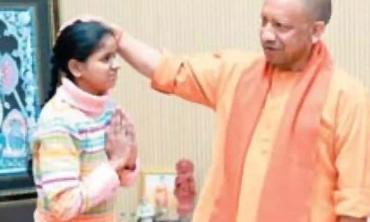 बोल न सकी, पर योगी समझ गए खुशी के आंसुओं में स्नेह