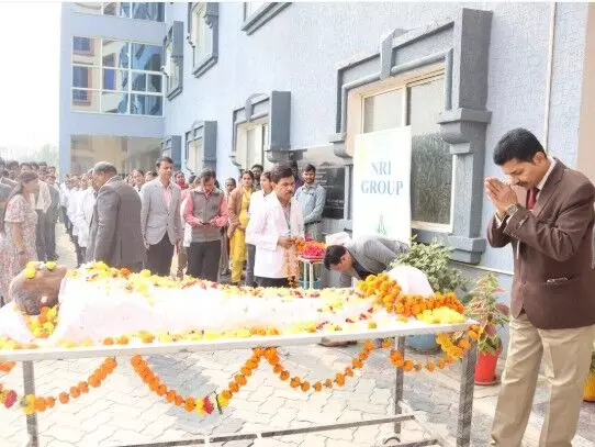 देहदान पर मिला गार्ड ऑफ ऑनर: 70 वर्षीय सुरेश मित्रा को सम्मानभरी विदाई