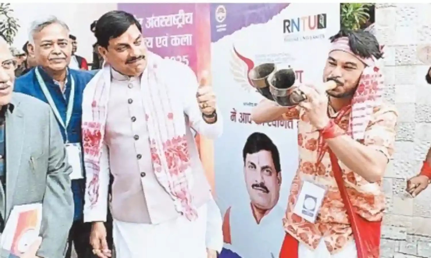 विश्वरंग 2025: मुख्यमंत्री बोले-हमने अधिसत्ता नहीं, सदैव प्रभुसत्ता की भावना रखी