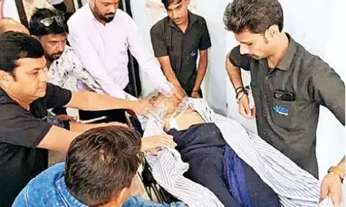 रतलाम स्कूल में छात्र ने तीसरी मंज़िल से लगाई छलांग, स्कूल में थे माता-पिता