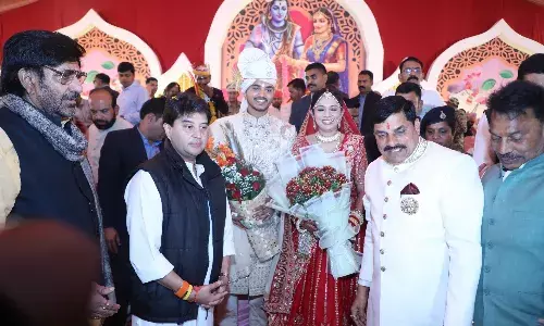 सीएम के बेटे की अनोखी शादी: 21 जोड़ों संग फेरे, रामदेव ने पढ़े मंत्र