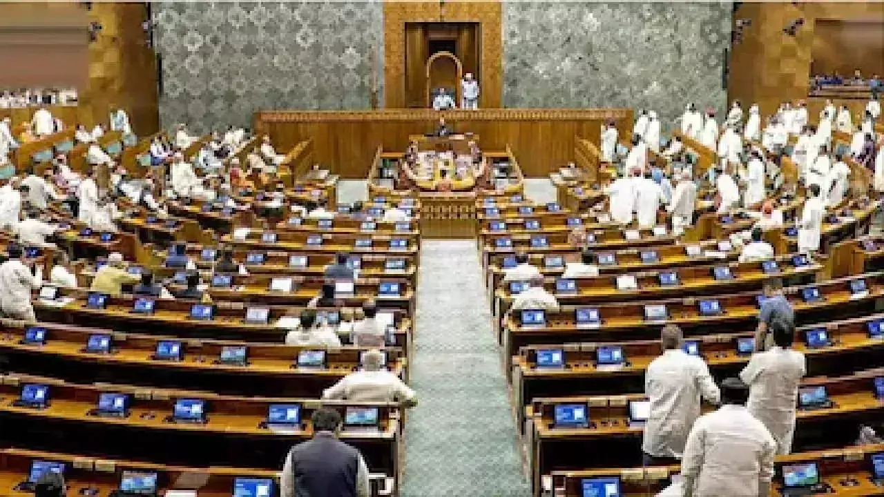 संसद में फिर घमासान: SIR पर बहस की जिद पर अड़ा विपक्ष, लोकसभा-राज्यसभा में हंगामा