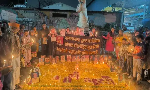 भोपाल गैस त्रासदी की 41वीं बरसी: मोमबत्ती रैली, अब भी जारी हैं बेवक्त मौतें!