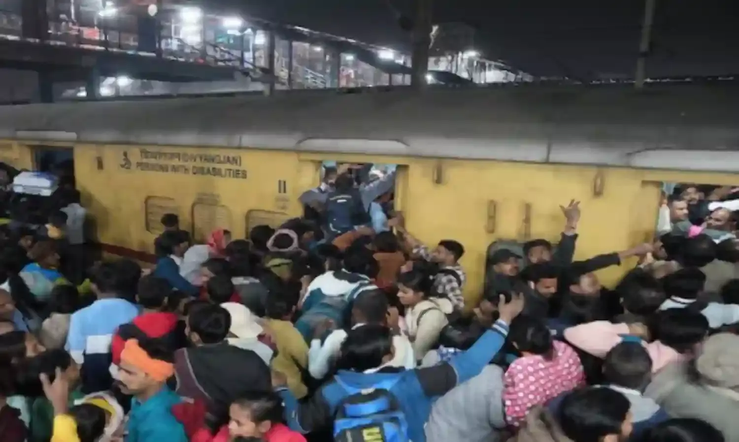 इटारसी में दो ट्रेनों पर एक ही नाम, यात्री परेशान