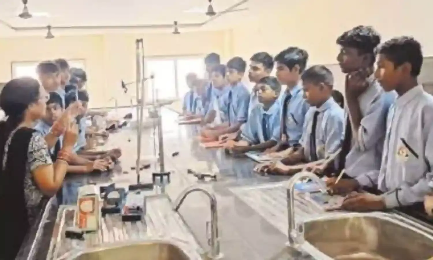 20 फरवरी से छत्तीसगढ़ बोर्ड एग्जाम, प्रोजेक्ट वर्क और लैब अभ्यास की तैयारी