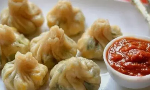 मोमोज खाने वाले हो जाए सावधान! धमतरी में मोमोज खाने से 18 लोग बीमार