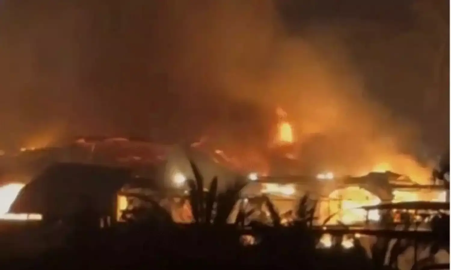 GoaFire News: गोवा के नाइट क्लब में सिलेंडर में धमाके से तबाही, 25 मौतें, CM बोले-लापरवाही बर्दाश्त नहीं GoaFire News: गोवा के नाइट क्लब में सिलेंडर में धमाके से तबाही, 25 मौतें, CM बोले-लापरवाही बर्दाश्त नहीं