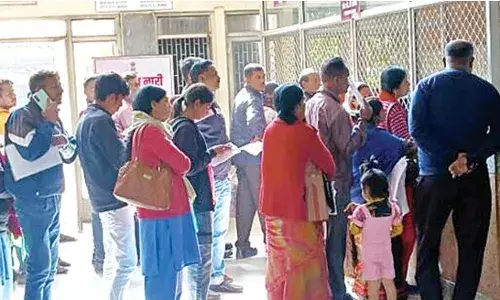 बीमा अस्पताल बीमार, चार दिन से सर्वर ठप, मरीज बिना दवा-इलाज लौटे बीमा अस्पताल बीमार, चार दिन से सर्वर ठप, मरीज बिना दवा-इलाज लौटे