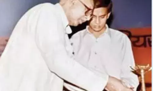 संघ कार्य के 100 वर्ष: जब खर्चों में कटौती की गई, तब 285 मेडिकल छात्रों ने गुरुदक्षिणा दी।