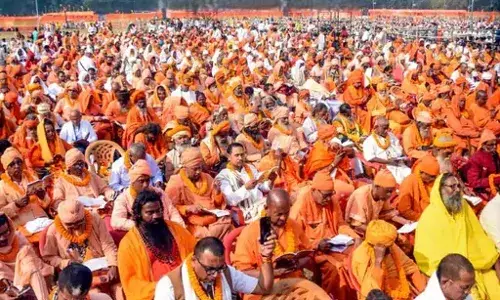 कोलकाता के ब्रिगेड ग्राउंड में पांच लाख लोगों ने एक साथ गीता पाठ किया कोलकाता के ब्रिगेड ग्राउंड में पांच लाख लोगों ने एक साथ गीता पाठ किया