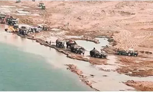 चंबल की रेत किसके संरक्षण में? प्रतिबंध के बावजूद माफिया का बेरोक धंधा, विभागीय कार्रवाई नाकाफी चंबल की रेत किसके संरक्षण में? प्रतिबंध के बावजूद माफिया का बेरोक धंधा, विभागीय कार्रवाई नाकाफी