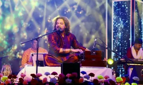 भोजपाल महोत्सव में रंगीन रात: तुम्हारी दौलत नई है ने बांधा समा, हमरी अटरिया ने किया मुग्ध