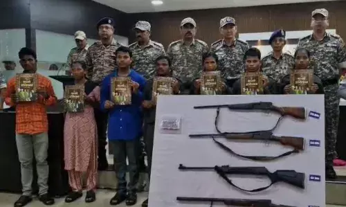 गढ़चिरौली और कांकेर में एक करोड़ के इनामी 15 इनामी माओवादी हिंसा छोड़ मुख्यधारा में लौटे