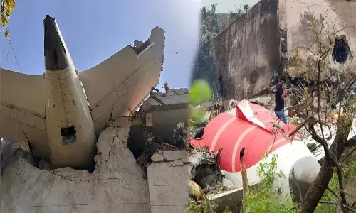 AI-171 हादसा: 6 महीने बाद भी ताजा हैं जख्म, परिजनों का बिखरा सपना, कई परिवारों के ब्रिटेन के सपने टूटे AI-171 हादसा: 6 महीने बाद भी ताजा हैं जख्म, परिजनों का बिखरा सपना, कई परिवारों के ब्रिटेन के सपने टूटे