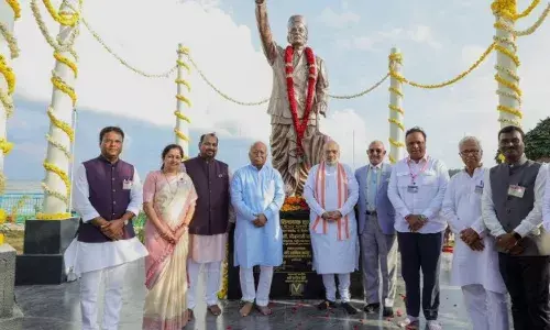 राष्ट्रभक्ति की जीवंत मिसाल थे सावरकर-डॉ.मोहन भागवत राष्ट्रभक्ति की जीवंत मिसाल थे सावरकर-डॉ.मोहन भागवत