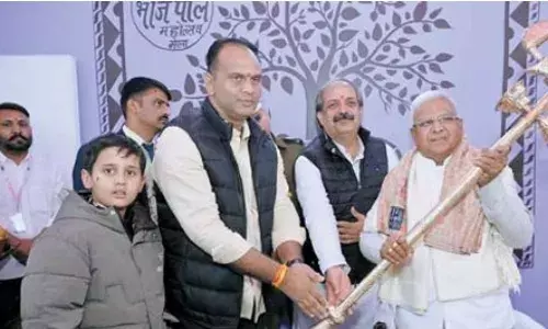 राज्यपाल ने भोजपाल उत्सव मेले का किया भ्रमण, दुकानदारों से ली उत्पादों की जानकारी राज्यपाल ने भोजपाल उत्सव मेले का किया भ्रमण, दुकानदारों से ली उत्पादों की जानकारी