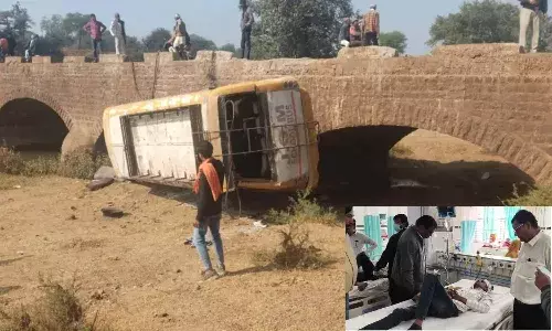 विदिशा में बड़ा हादसा: 48 बच्चों से भरी स्कूल बस ब्रिज से नदी में गिरी, 20 अधिक घायल 5 गंभीर