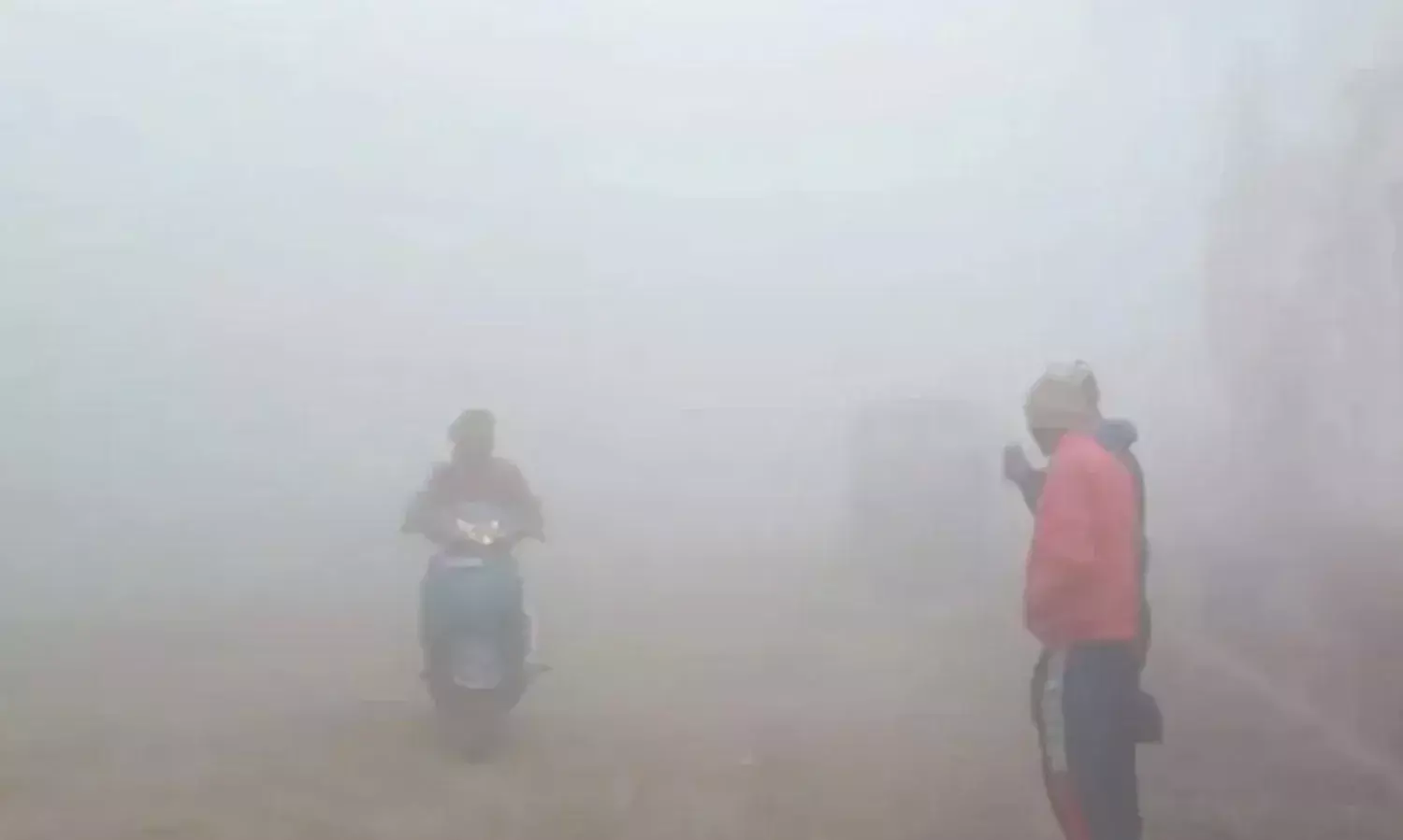 भोपाल में सीजन का पहला घना कोहरा, 100 मीटर से कम रह गई दृश्यता