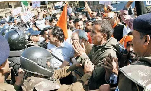 IAS वर्मा पर कड़ी कार्रवाई को लेकर सड़क पर उतरा ब्राह्मण समाज