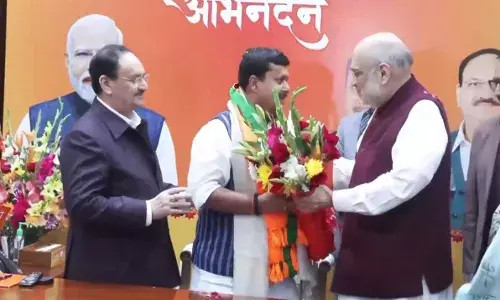 शाह-नड्डा ने थाम लिया हाथ, नितिन नबीन को कुर्सी पर बिठाया; गूंजे जय श्रीराम के नारे