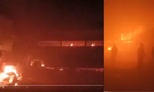 मथुरा में यमुना एक्सप्रेस वे में भीषण हादसा, 8 बस और 3 कारें जलकर खाक, 13 मौत 66 घायल मथुरा में यमुना एक्सप्रेस वे में भीषण हादसा, 8 बस और 3 कारें जलकर खाक, 13 मौत 66 घायल