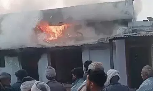 खंडवा में आग का तांडव, किसान जिंदा जला तीन घर जलकर राख