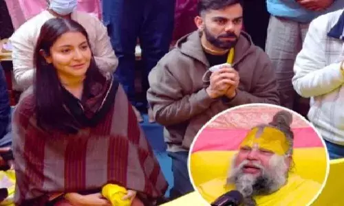 विराट-अनुष्का फिर पहुंचे वृंदावन: तीसरी बार प्रेमानंद महाराज से मुलाकात विराट-अनुष्का फिर पहुंचे वृंदावन: तीसरी बार प्रेमानंद महाराज से मुलाकात