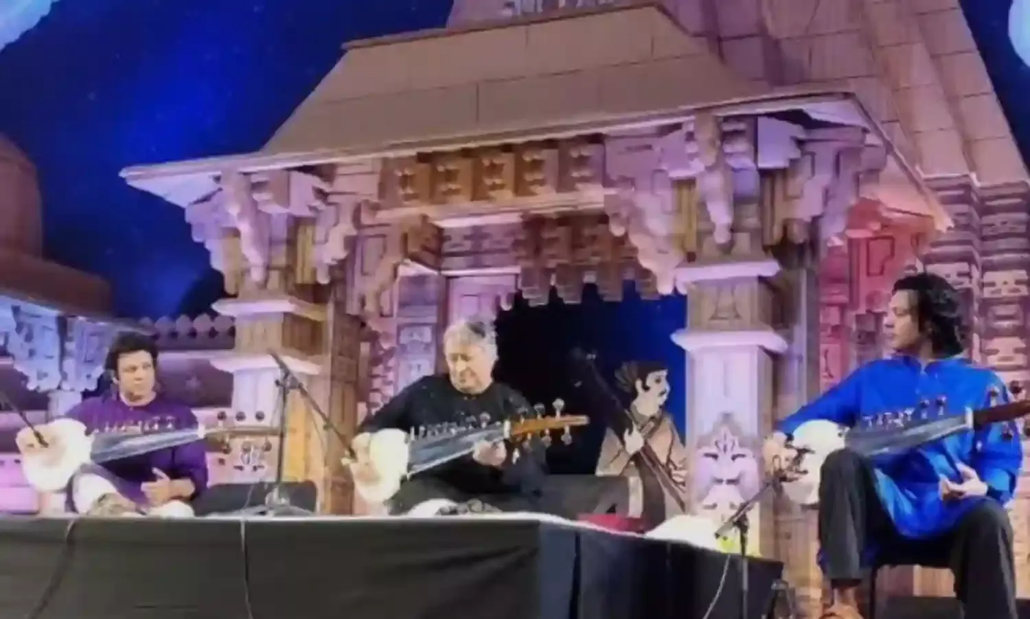 तानसेन समारोह: उस्ताद अमजद अली के सरोद ने गाया ‘वंदे मातरम्’, सुरों में डूबी ग्वालियर की शाम तानसेन समारोह: उस्ताद अमजद अली के सरोद ने गाया ‘वंदे मातरम्’, सुरों में डूबी ग्वालियर की शाम