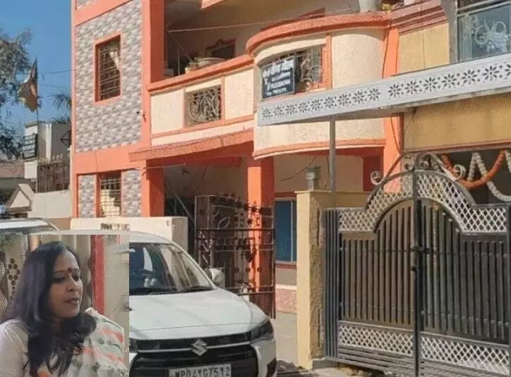 मुस्लिम बहुल बस्ती में हिंदू परिवारों का पलायन,अधिवक्ता वीणा गौतम बोलीं- मेरी संपत्ति पर हैं नजरें मुस्लिम बहुल बस्ती में हिंदू परिवारों का पलायन,अधिवक्ता वीणा गौतम बोलीं- मेरी संपत्ति पर हैं नजरें