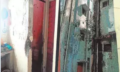 आशियाना मिला, लेकिन सुकून नहीं: जर्जर हालातों में फंसी 160 जिंदगियां