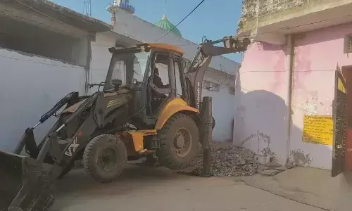 छतरपुर में 22 मुस्लिम परिवार के घरों पर गरजा बुलडोजर, 22 फीट के रोड कब्जे में 2 फीट का बचा