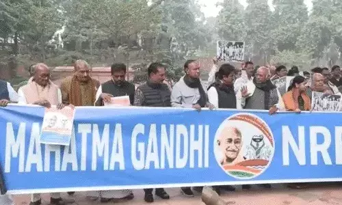 VB-जी राम जी बिल के खिलाफ विपक्ष का संसद मार्च, प्रदूषण पर लोकसभा में हंगामा VB-जी राम जी बिल के खिलाफ विपक्ष का संसद मार्च, प्रदूषण पर लोकसभा में हंगामा